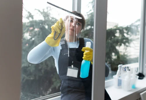 Nettoyage de vitres intérieures et extérieures à Carlucet